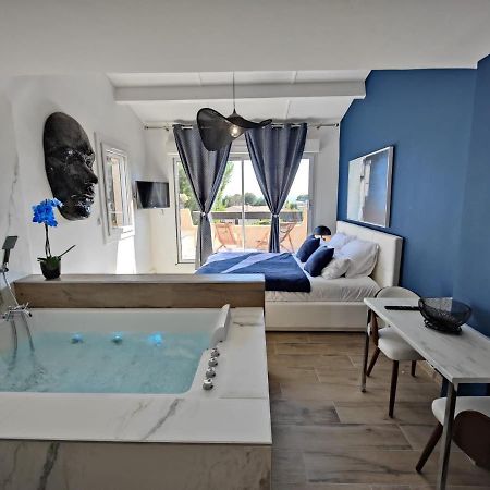 Suites Jm - Les Pins Marines - Jacuzzi & Vue Mer Bandol Buitenkant foto