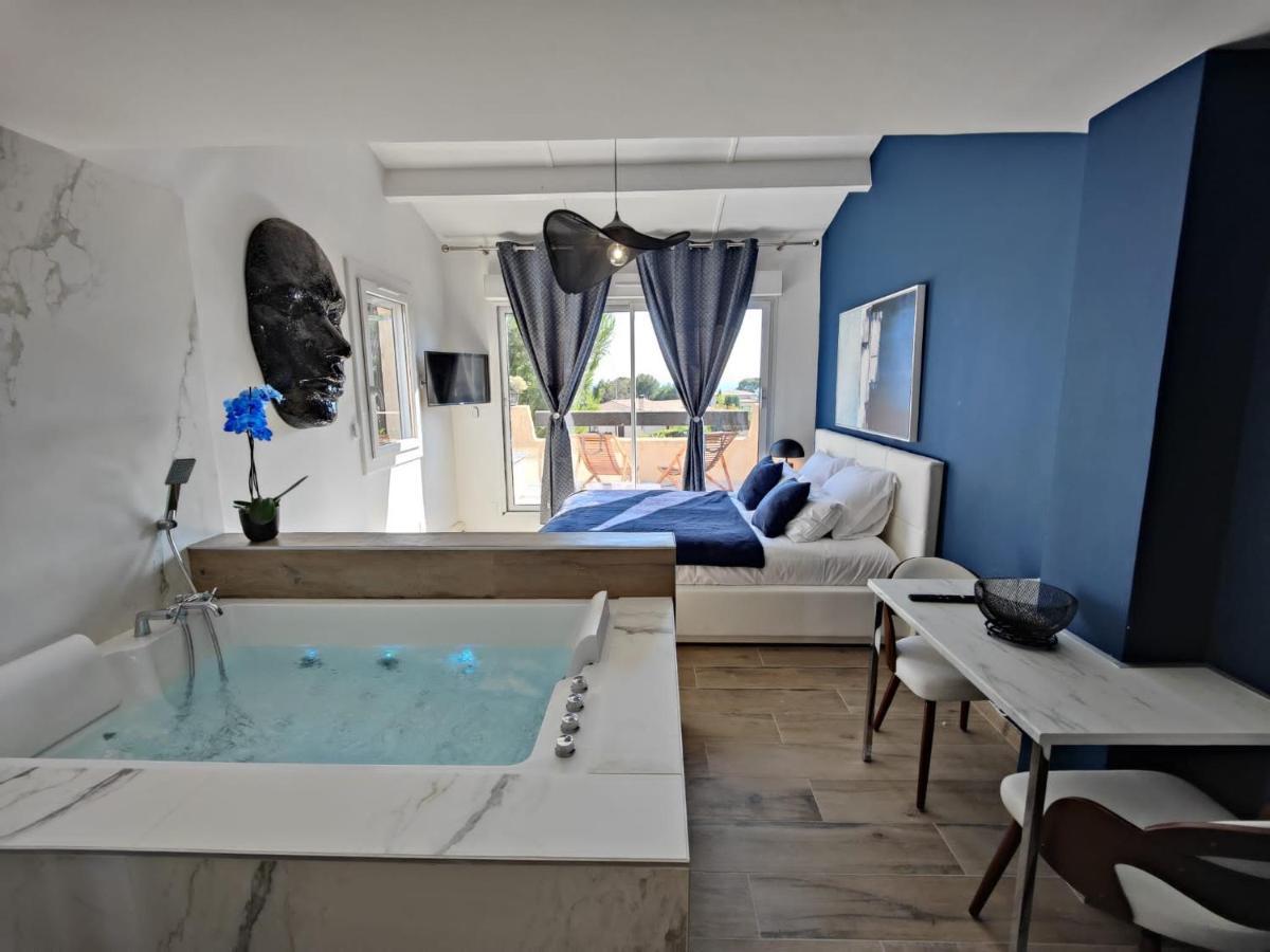 Suites Jm - Les Pins Marines - Jacuzzi & Vue Mer Bandol Buitenkant foto